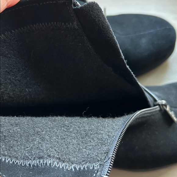 La Canadienne Shiane Black Suede Boots - Picture 8 of 13